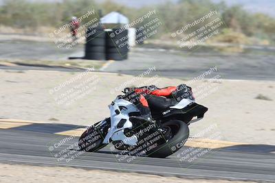 media/Nov-16-2025-Race Pace (Sun) [[8c5fa54630]]/Non Verified Riders (1st 20 Minutes)/4-Turn 16 (1116am)/